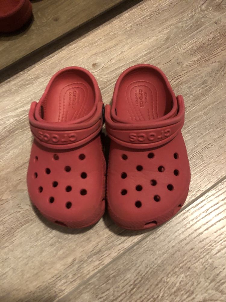 papucei Crocs marimea 24