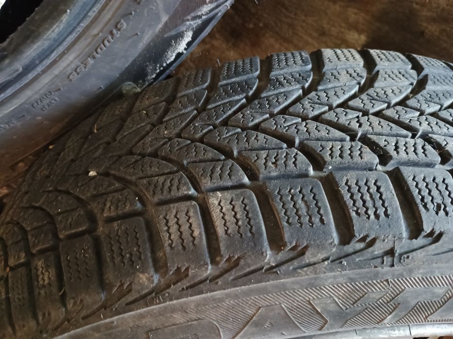 Продавам 2 бр. зимни и 2 бр. летни гуми