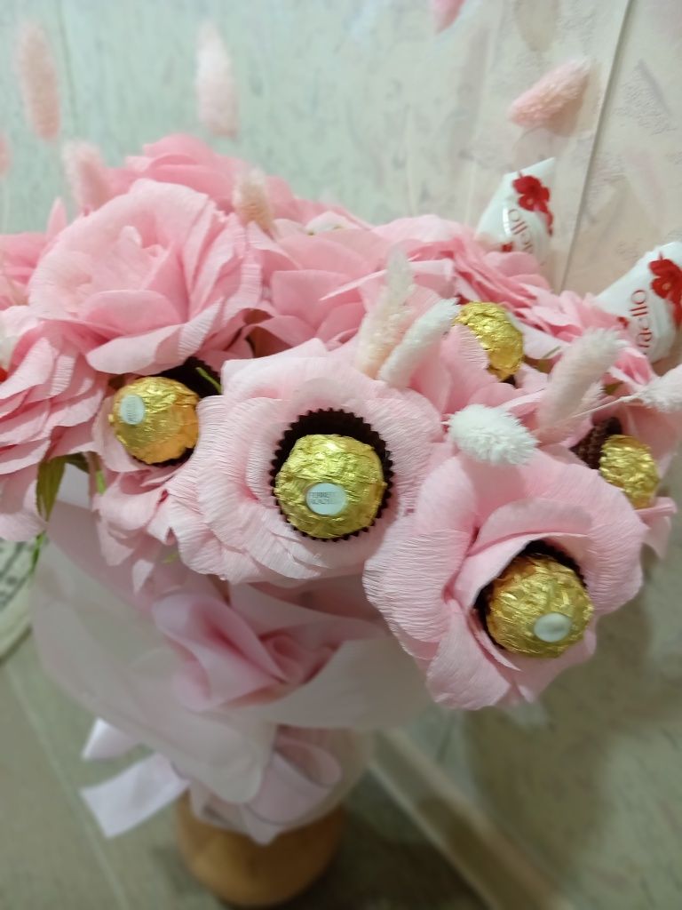 Конфетный букет из розочек