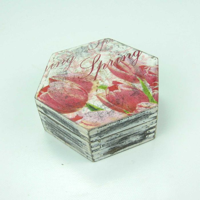 Кутия за бижута с лалета