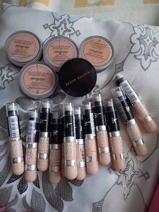 Fond de ten si concealer Kevin Aucoin  si c