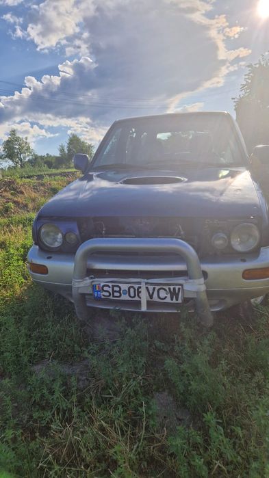 Vând Nissan Terrano