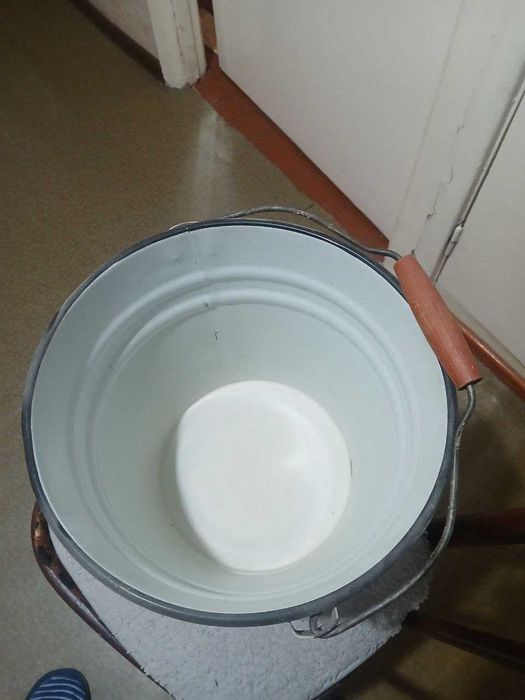 продам ведро эмалированное 10-литровое б/у. СССР