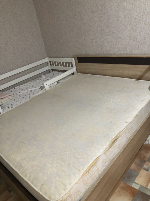 Срочно продам Кровать с матрасом