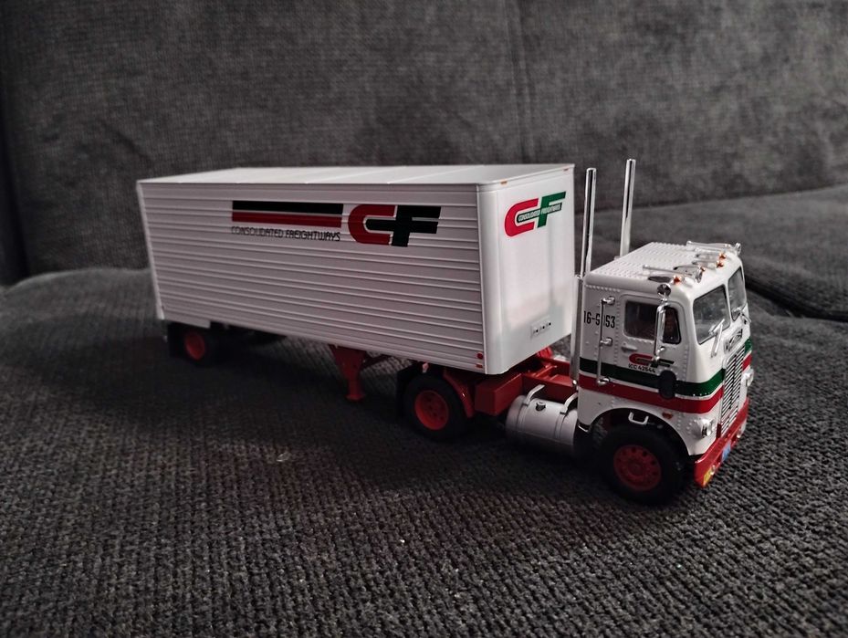 Америкнски камион Freightliner COE (1966) "C.E." , Полуремарке , 1:43