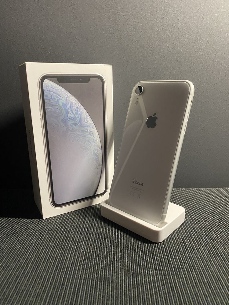 iPhone XR White 64GB - отличен