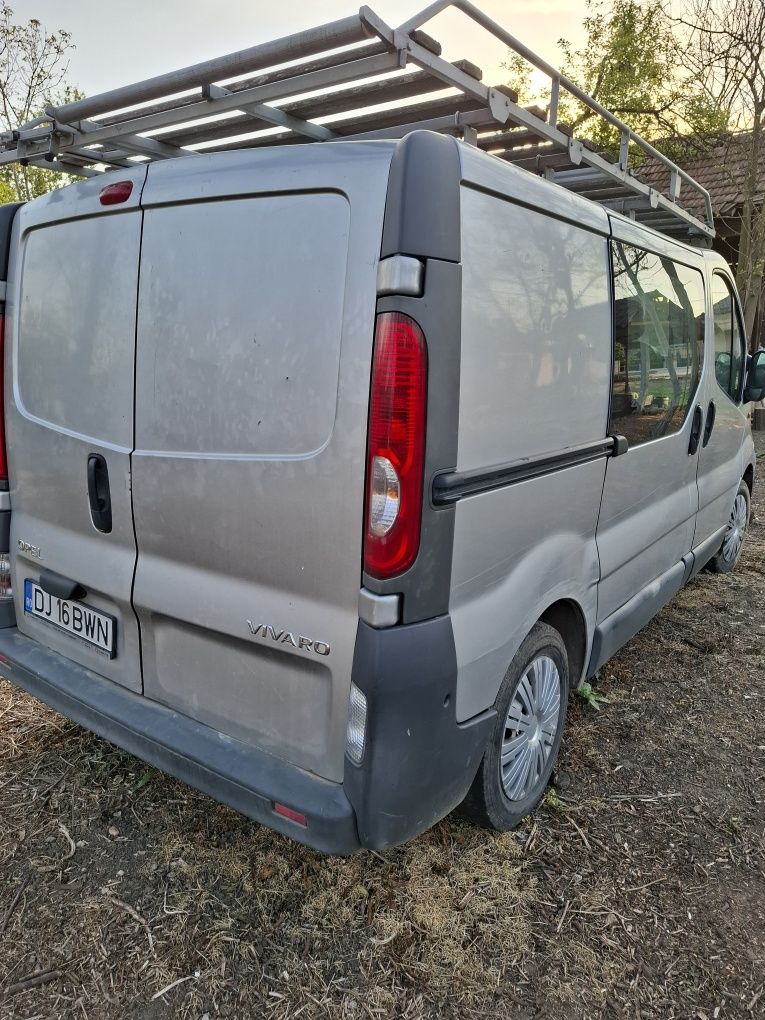 Vând Opel vivaro