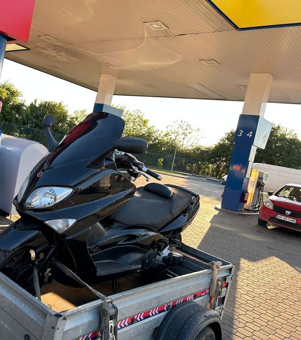 Dezmembrez Yamaha tmax 500