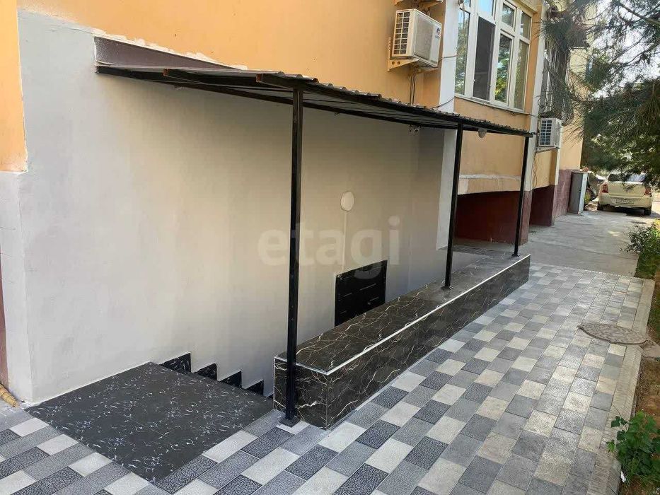 Срочно продаётся офис + склад! Сергели 6, удобное место расположения.