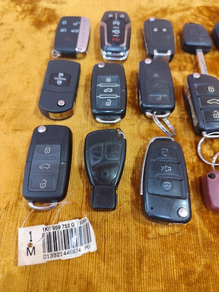 Продавам ключове за коли.