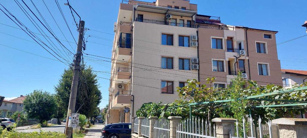 Първи наематели, апартамент с паркомясто в центъра на кв. „Сарафово“