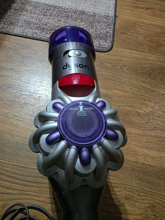 Безжична прахосмукачка Dyson V8