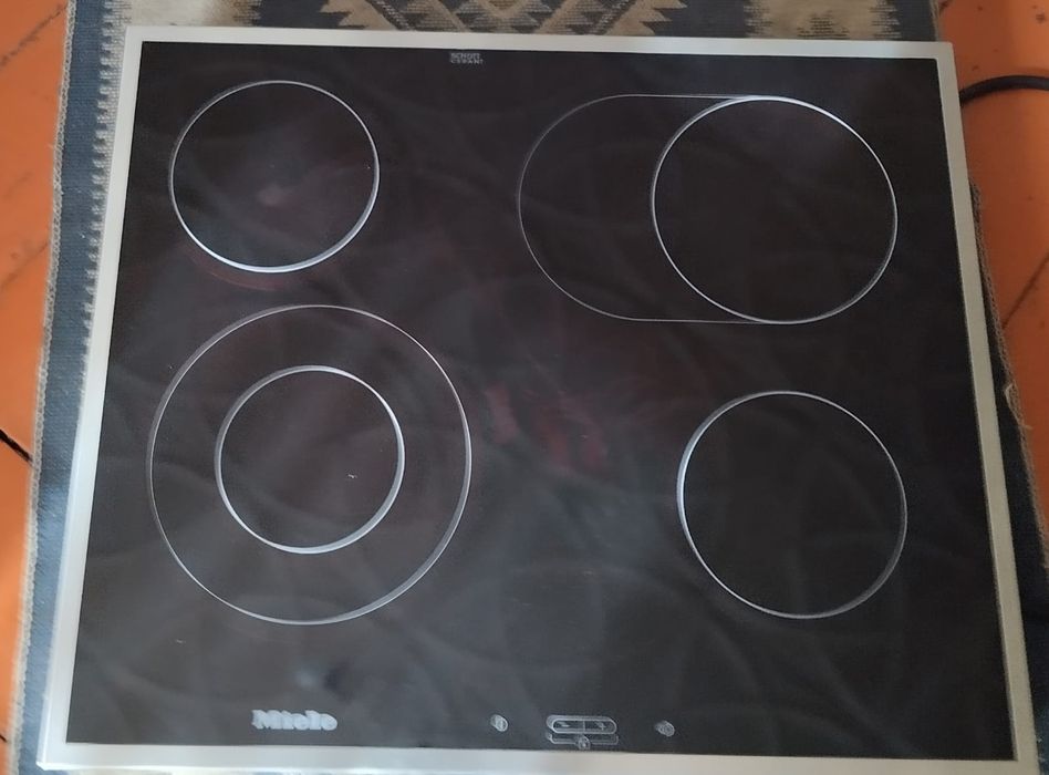 Электрическая варочная поверхность