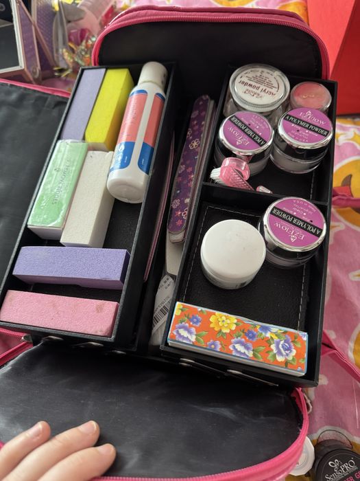 Geluri si acril constructie unghii 555 lei tot