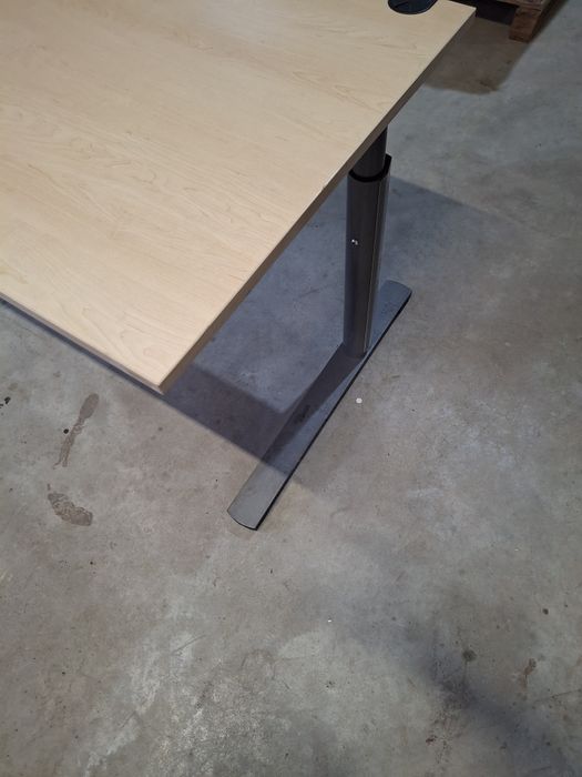 Vând masă de birou cu dulăpior