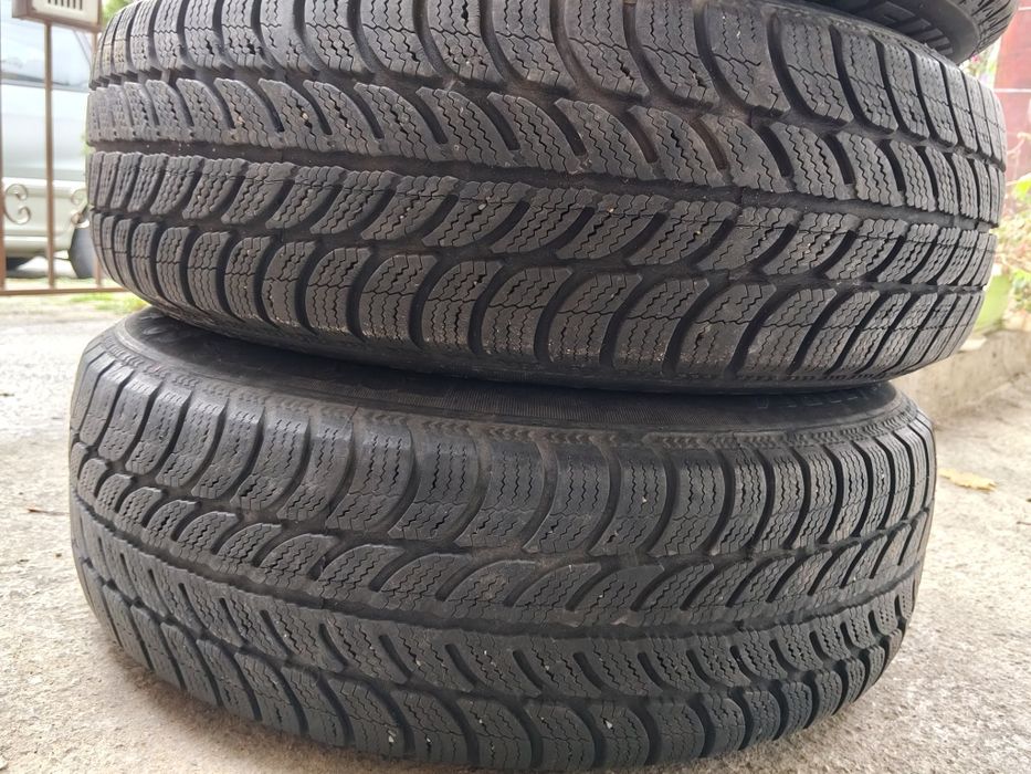 Зимни гуми с джанти 14 ки 4х100мм.- 440лв.