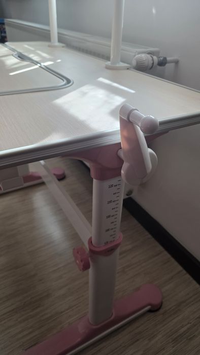 Birou copii Wisdom cu scaun ergonomic impecabil