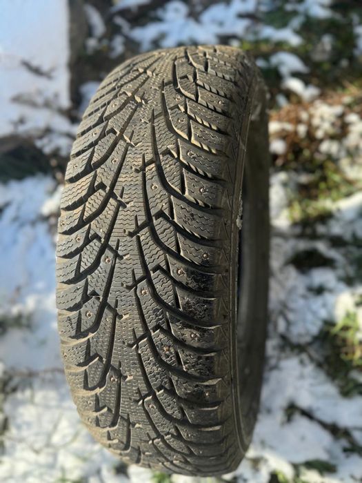 Зимний балон 235/65/R17 комплект с шипамы