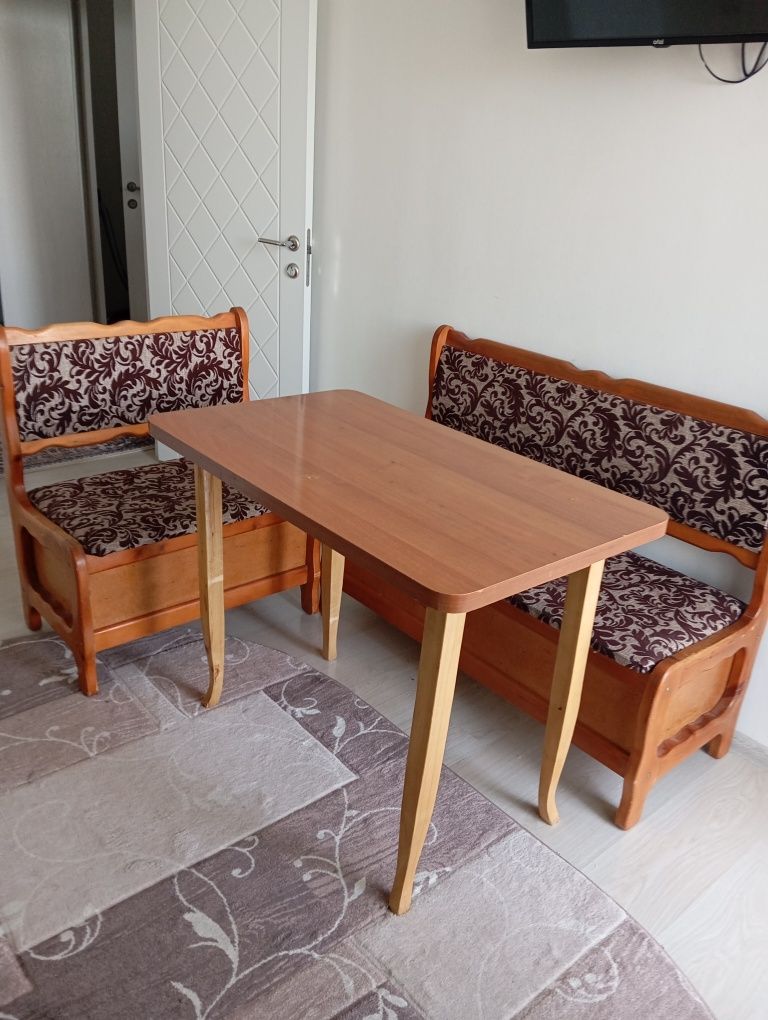 Продам кухонный уголок б/у