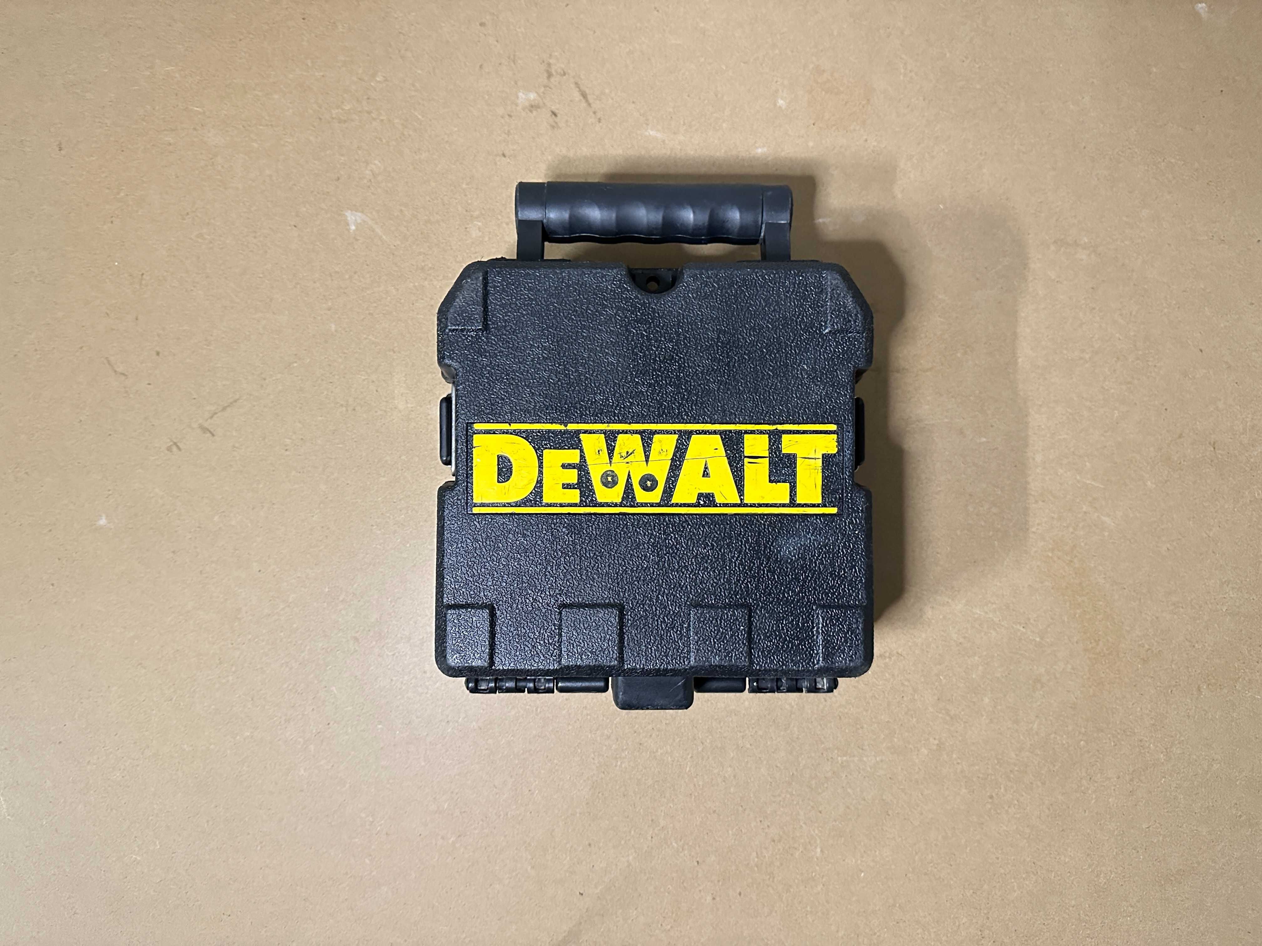 Dewalt DW088 лазерен нивелир
