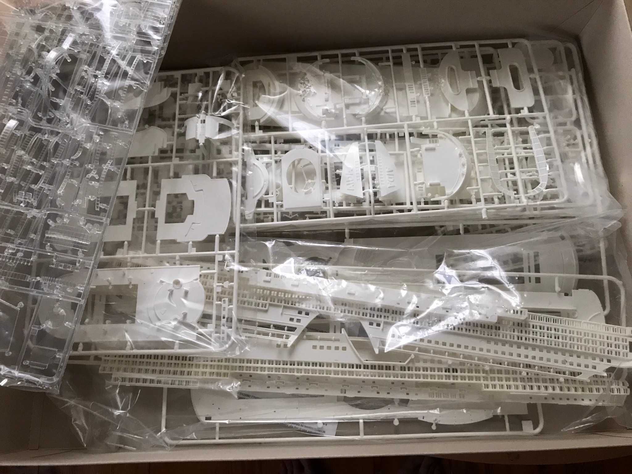 НОВ Revell 1:400 Aida круизен кораб Аида Модел/ Макет