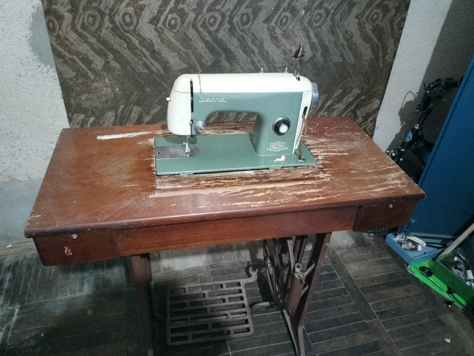 Mașina de cusut Ileana .