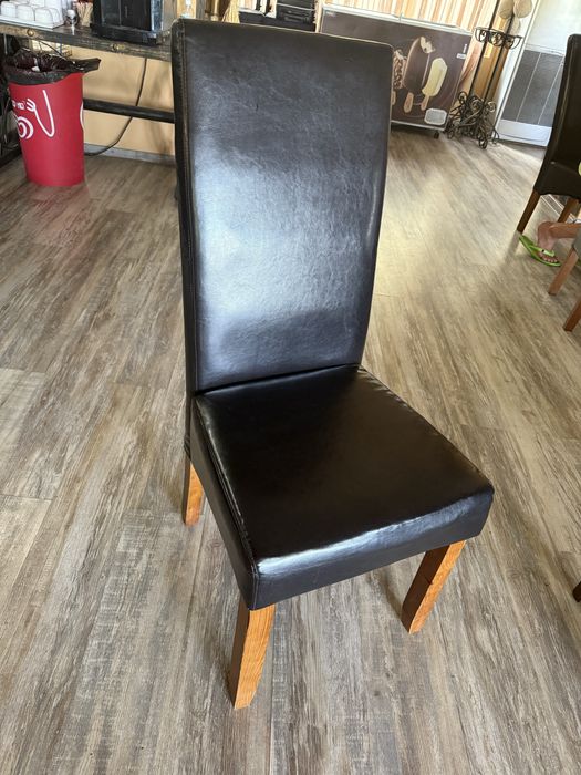 Черни Кожени Столове
