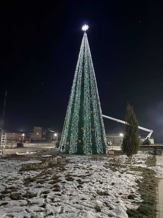 Установка новогодних ёлок || Yangi yil archasini o'rnatish