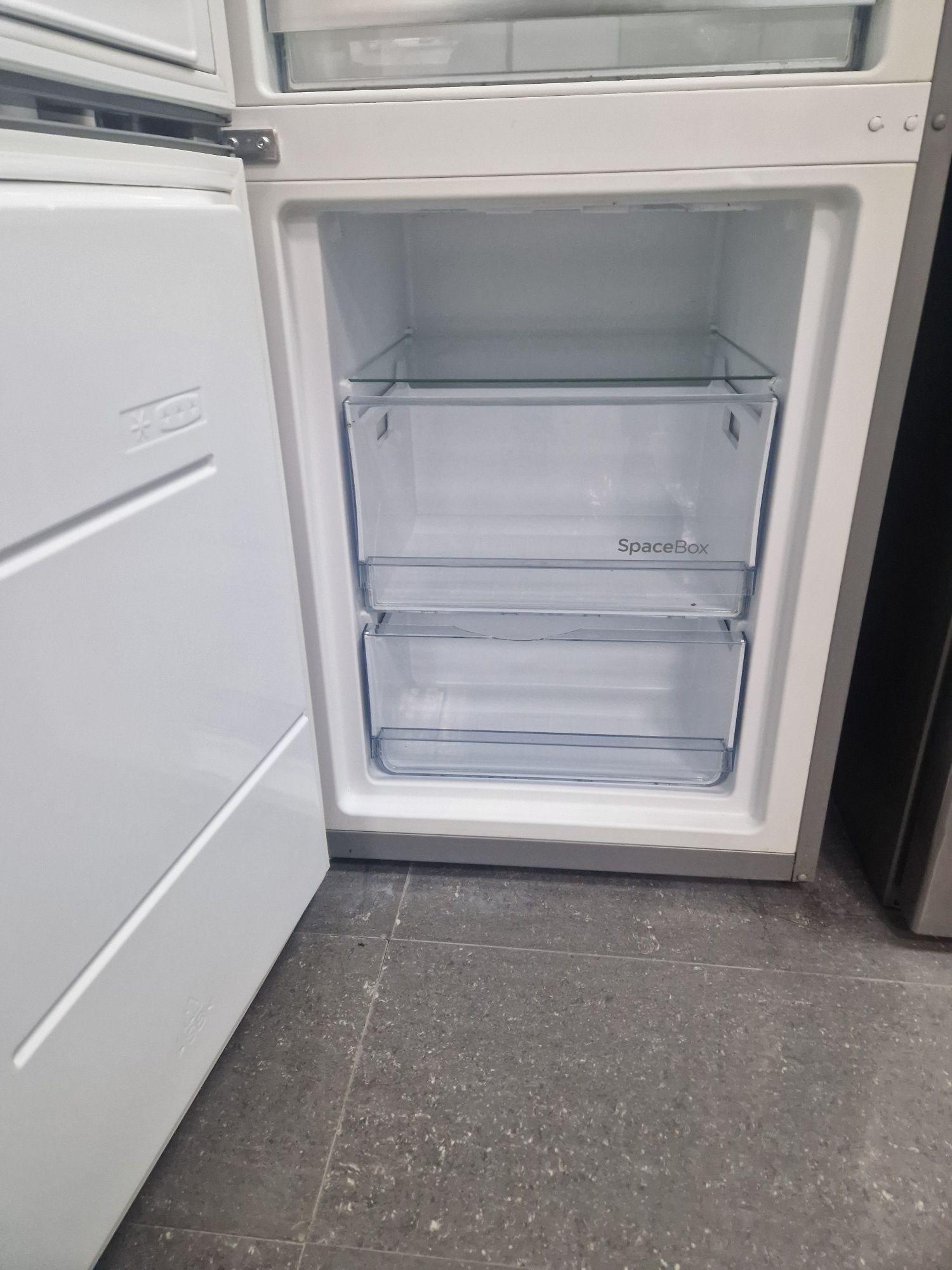 Хладилник с фризер Gorenje A++ 320 литра