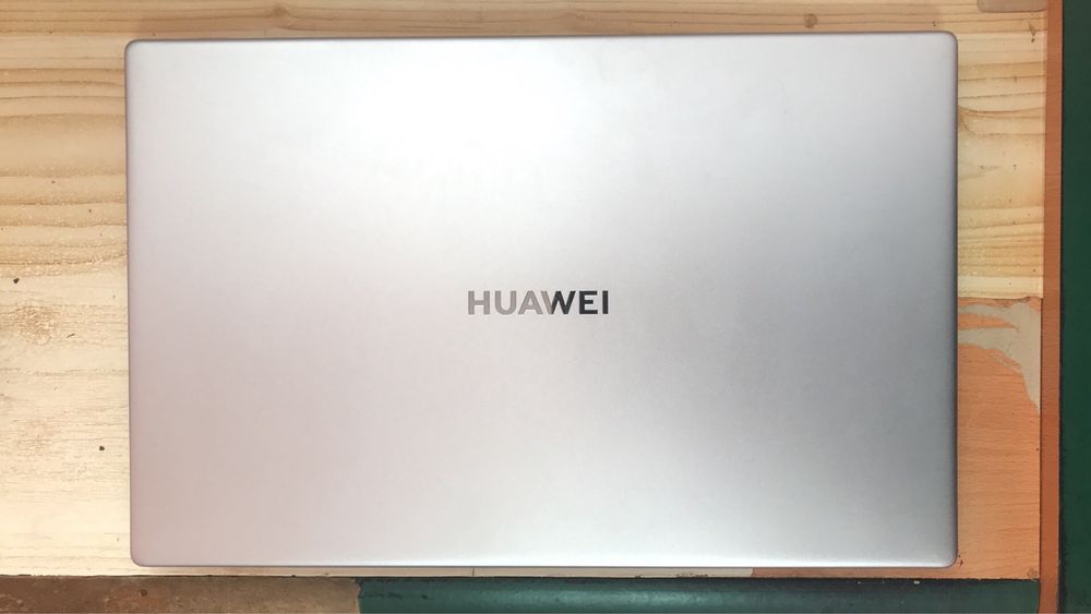 Лаптоп huawei matebook d15 core i3