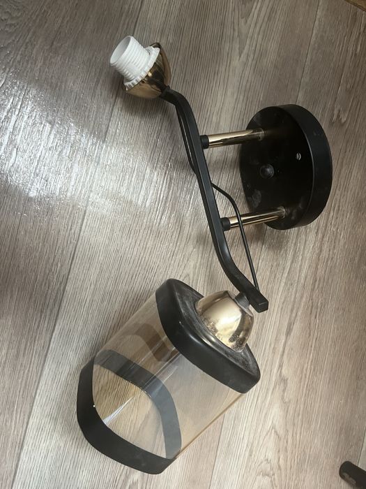 Люстра рабочая в хорошем состоянии