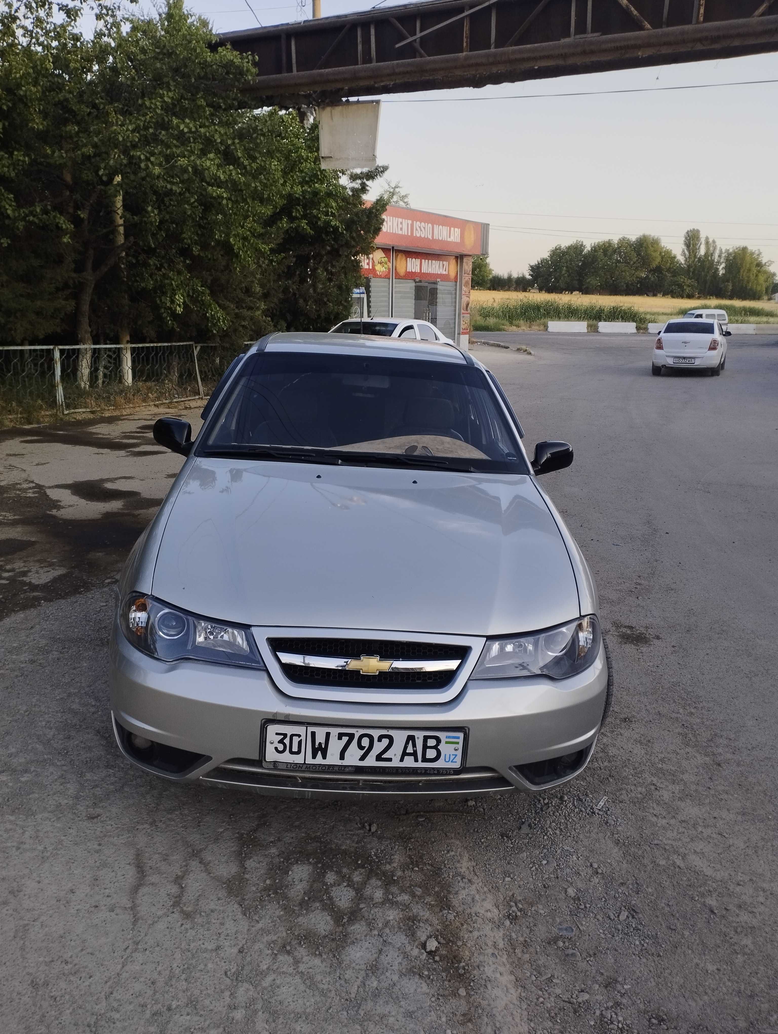 Nexia 2 1.6 sotiladi xolati yaxshi metan 80 talik . Yurgani 245 km