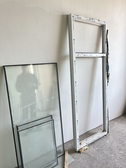 Пластиковая дверь и окно на балкон срочно