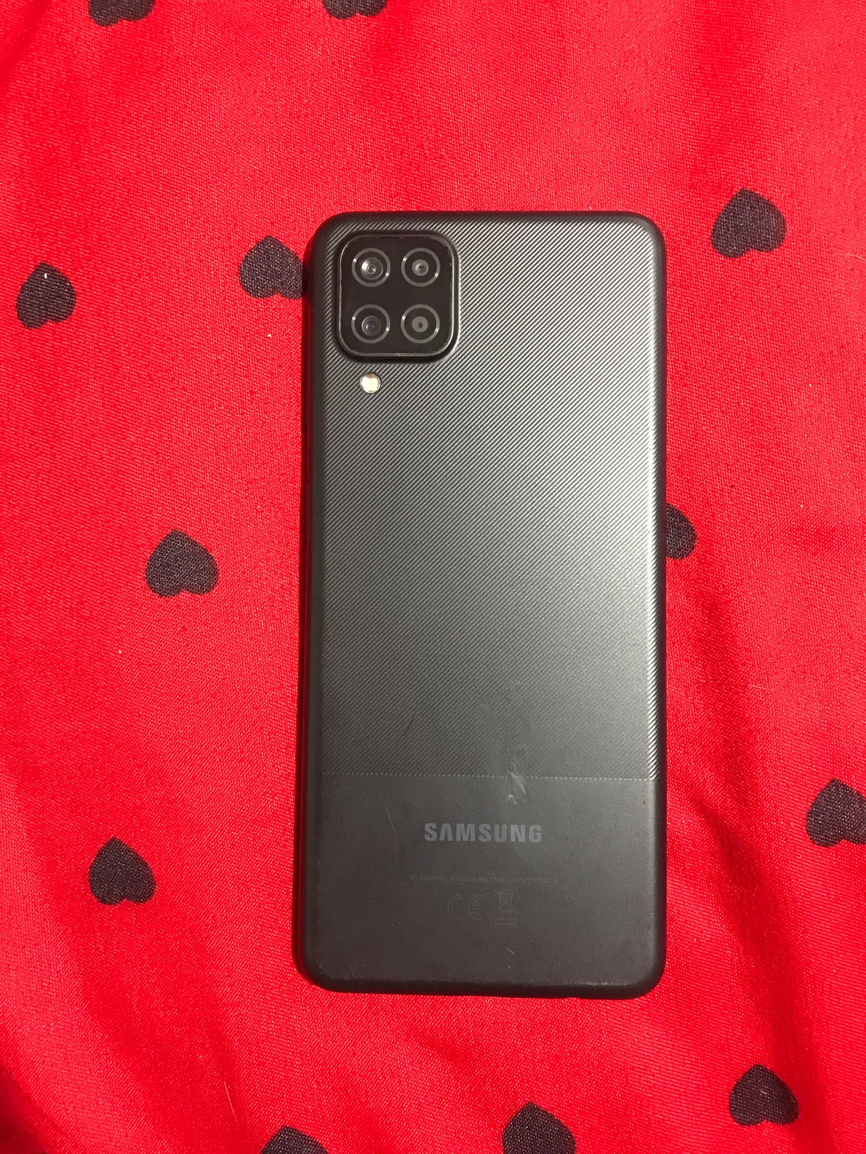 Samsung a 12   Bun