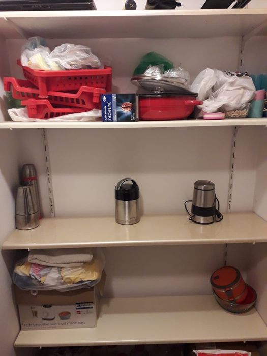 Vand rafturi pentru debara