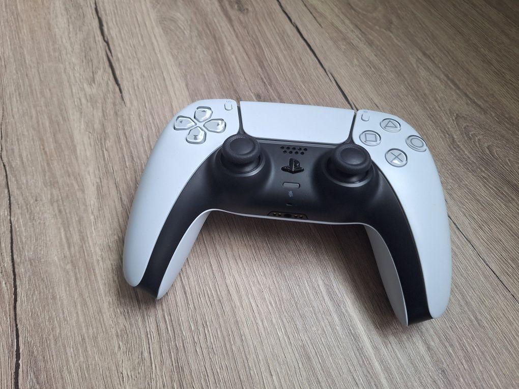 Play station 5/ Ps5, докинг станция и 4 игри