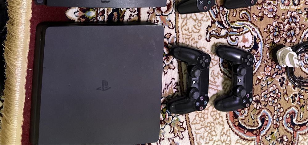 Playstation Ps4 sotiladi ideal +2ta joystick