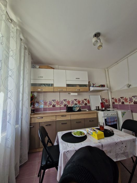 Central/et.1, decomandat,1 bucatarie,1 dormitor