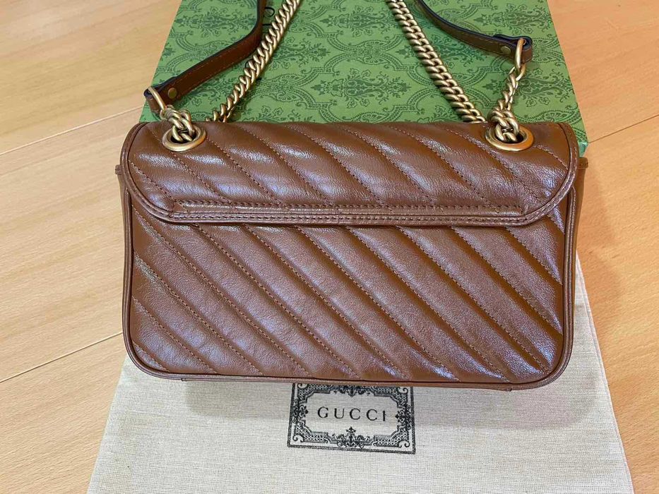 Geanta Gucci din piele naturala maro Gucci Marmont, maner si lant