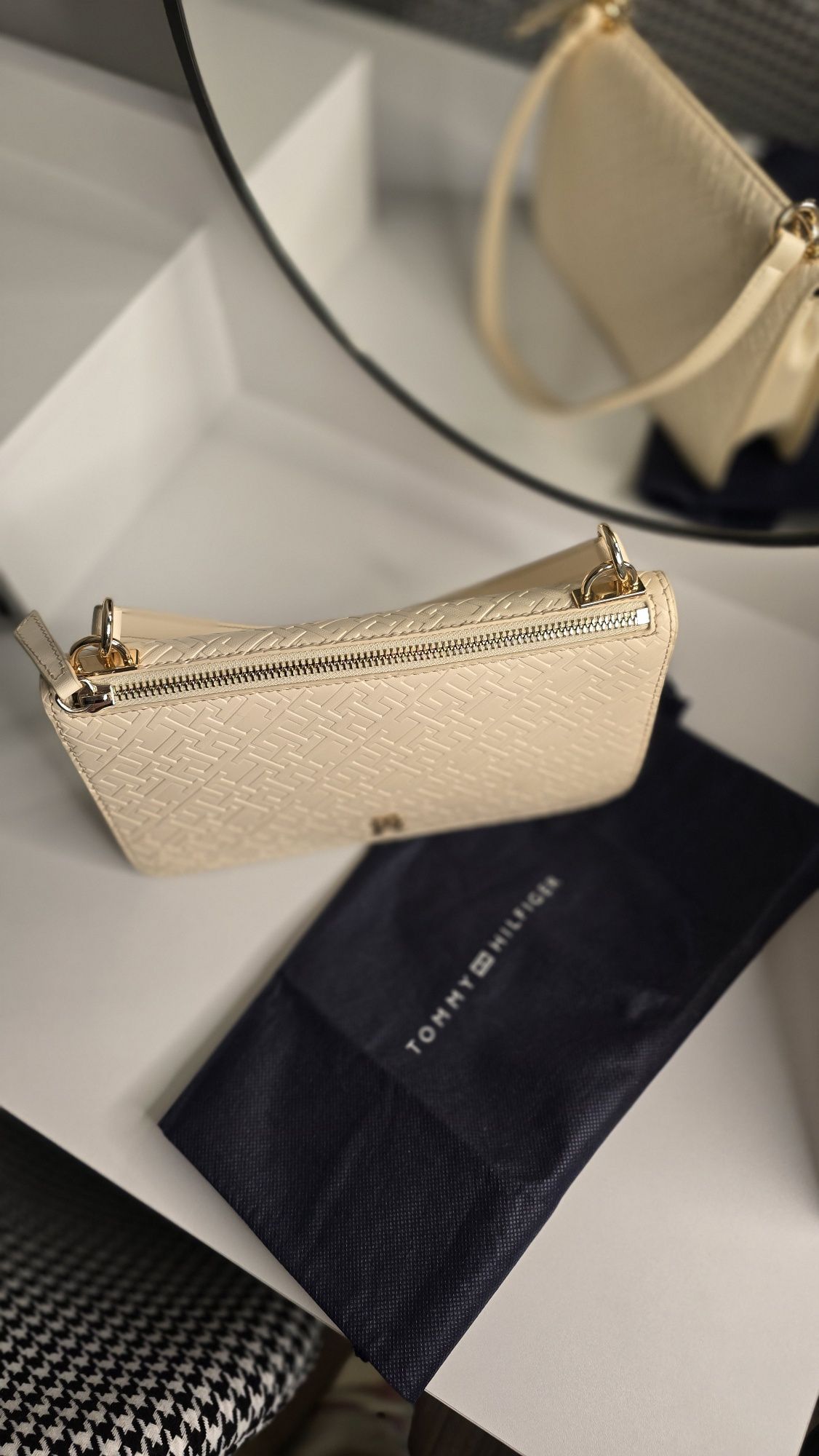 ОРИГИНАЛНА чанта Tommy Hilfiger. Като нова.
