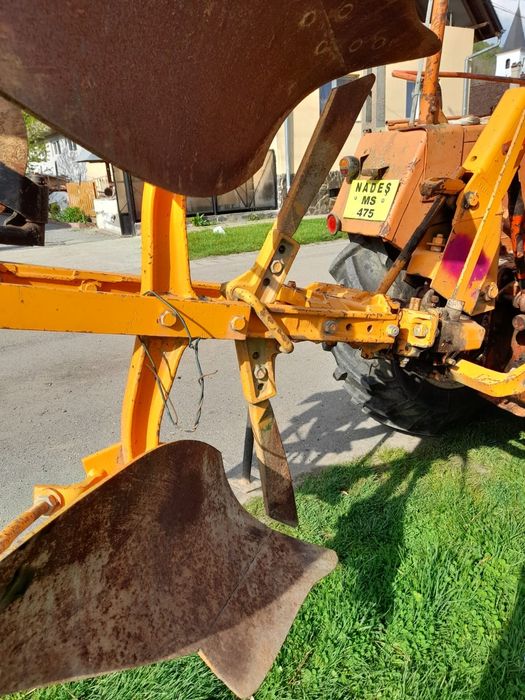 Plug doua brazdare reversibil