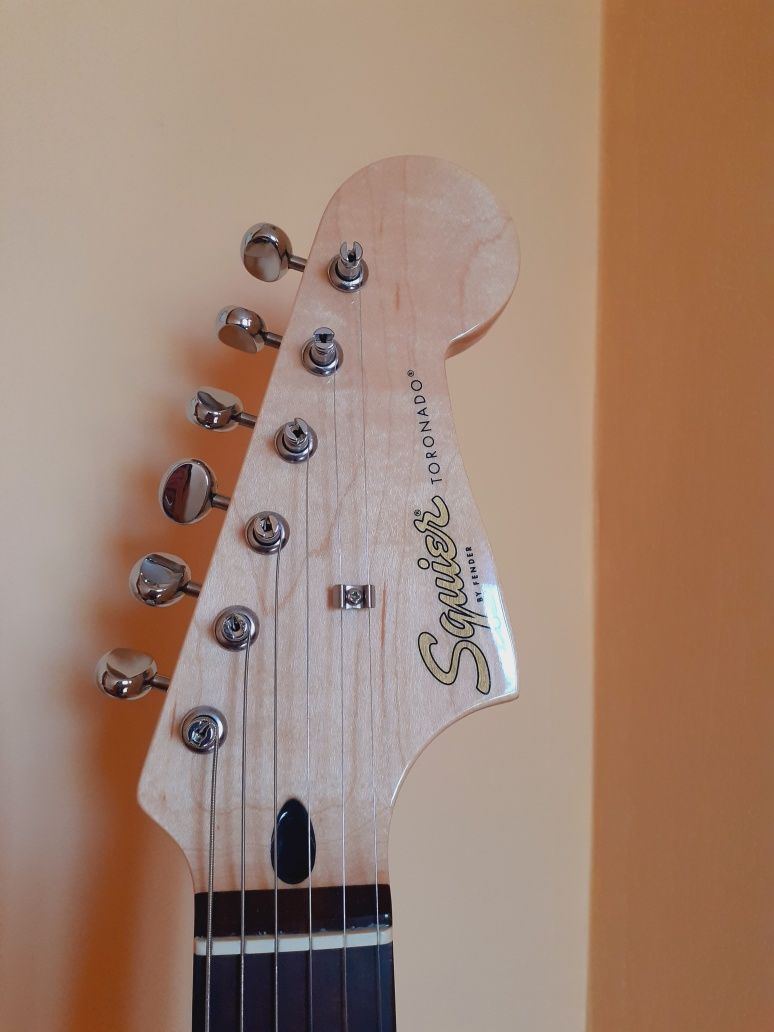 Продавам електрическа китара Squier Paranormal Toronado