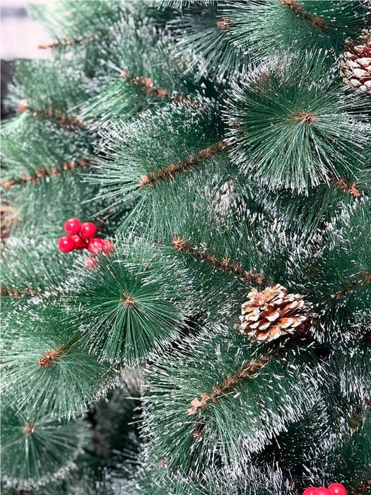 Елка новогодняя с шишками и ягодами “Новогоднее настроение”