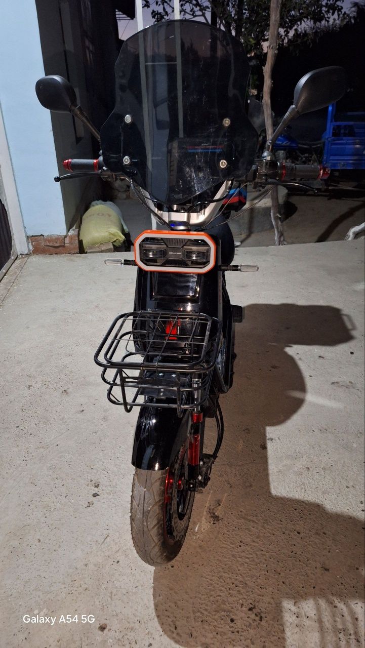 Bonvi skuter SCE003