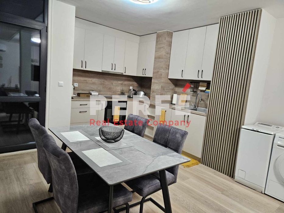 Дава се под наем Тристаен апартамент в Бургас, Център - 90 кв.м за 1100 € - Снимка #1