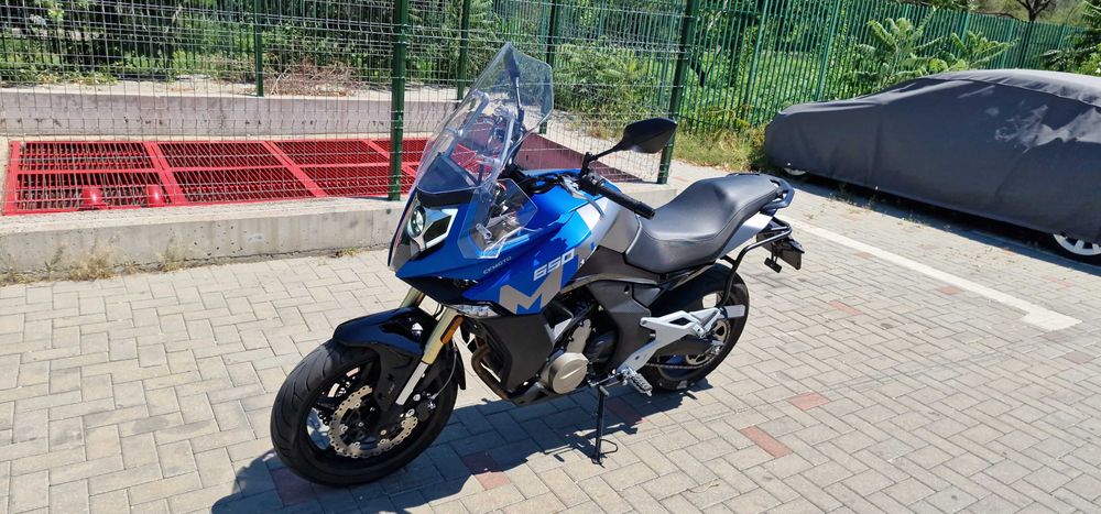Motocicleta CFMoto 650MT august 2024. 4000km