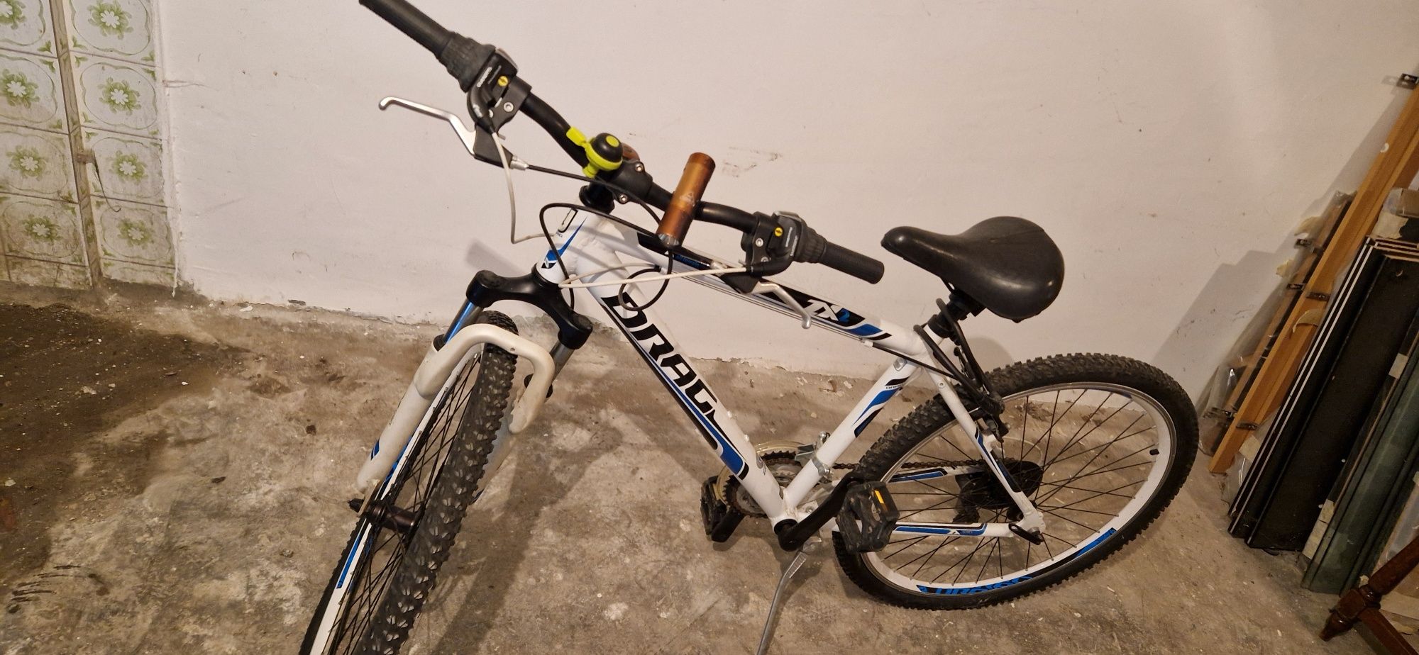 Vand bicicleta de tip mountain bike