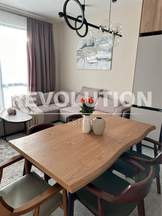 Дава се под наем Тристаен апартамент в Варна, Център - 100 кв.м за 850 € - Снимка #2