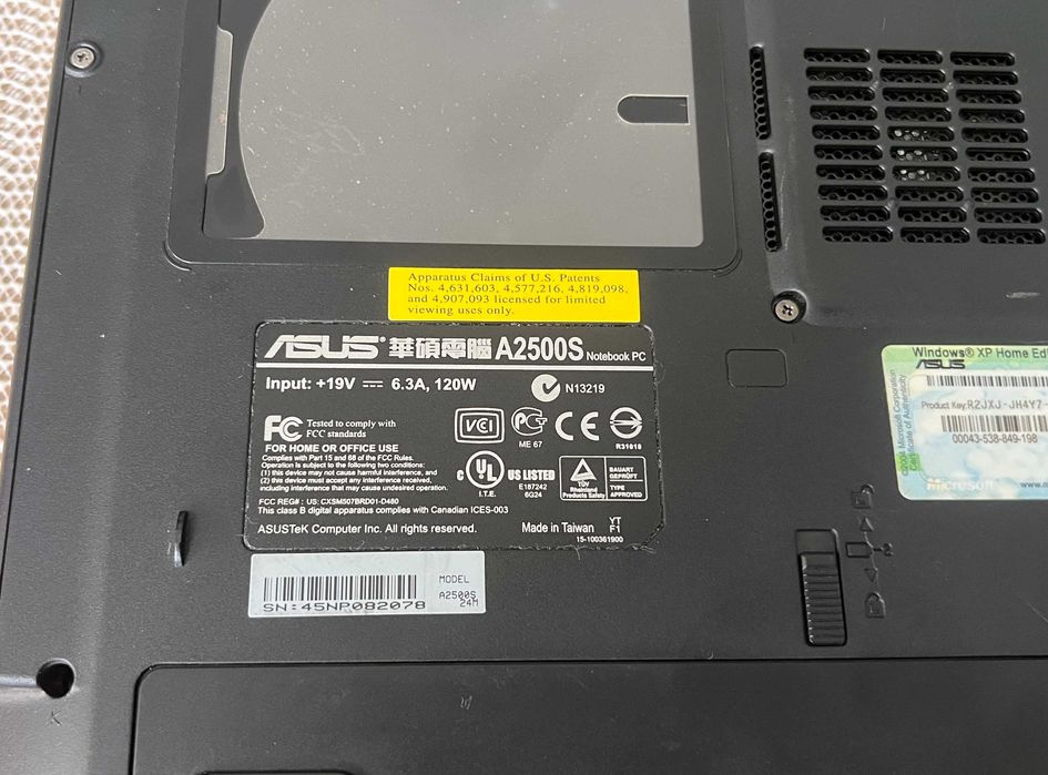 Laptop retro ASUS A2500S Pentium 4 Radeon 9600 pentru colecționari