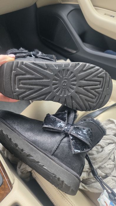 UGG originale negru lucios